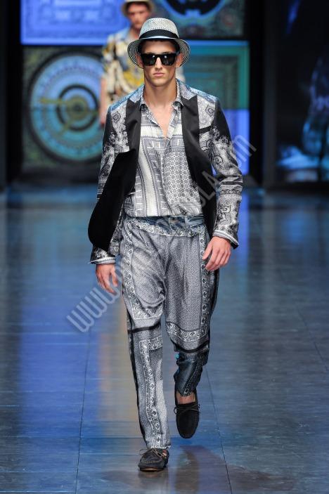 D AND G,FIGURE,GRAY,JACKET,MEN,MILANO,PRINT,SHIRT,SUMMER 2012,TROUSERS,WHITE